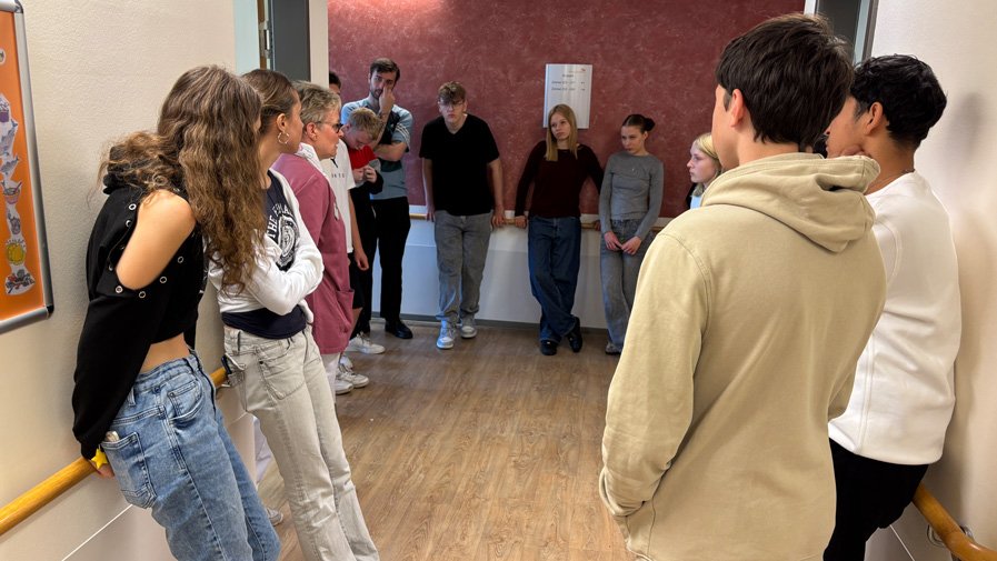 Sch&uuml;ler*innen zu Besuch in der B&ouml;lschestra&szlig;e