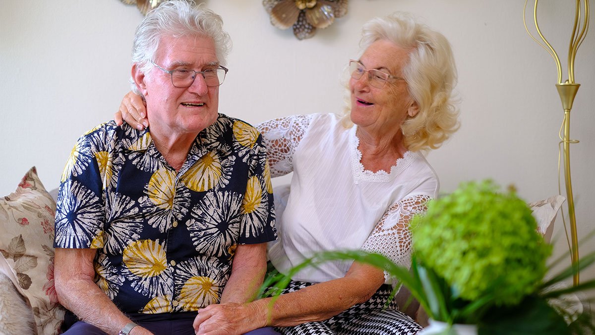 Ehepaar in ihrer gemeinsamen Wohnung der Stationären Pflege in der Seniorenresidenz Am Hufeisensee
