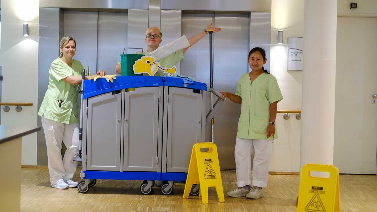 Reinigungsteam Service-Wohnen in der Seniorenresidenz Park Sanssouci mit Ginkgo
