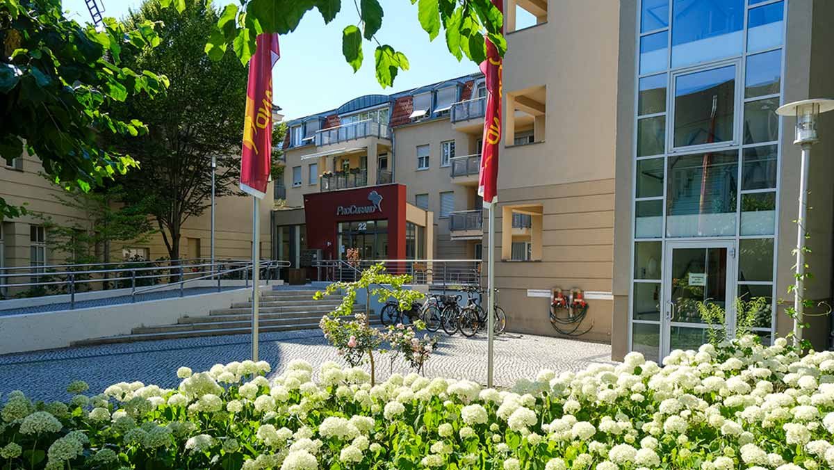 Eingang des Service-Wohnens in der Seniorenresidenz Park Sanssouci