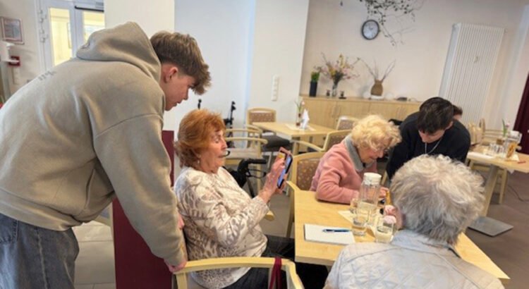 Smartphone Schulung in der Wriezener Stra&szlig;e